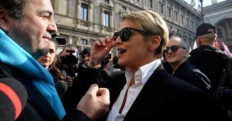 Copertina di “Con B. eri già lesbica?”: la rissa tra Pascale e Ricca