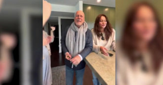 Copertina di Bruce Willis, lo sfogo della moglie: “La demenza è dura non solo a chi viene diagnosticata, ma anche per i suoi familiari”