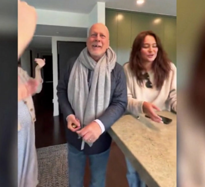 Bruce Willis compie 68 anni, Demi Moore pubblica il video dei festeggiamenti con la famiglia allargata