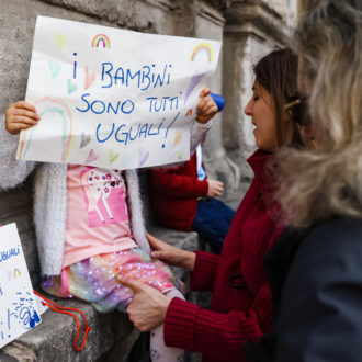 Copertina di Tra Puffi e fiere dei bambini, il senso della destra per la maternità: le proposte di legge: il Fatto di domani 21 marzo