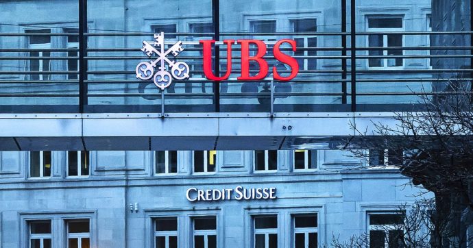 Credit Suisse, i mercati si calmano e i titoli bancari chiudono in positivo. Ma First Republic Bank crolla a Wall Street. Bitcoin sopra 28mila dollari