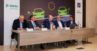 Copertina di Forumautomotive 2023, prospettive e proposte per una transizione energetica sostenibile