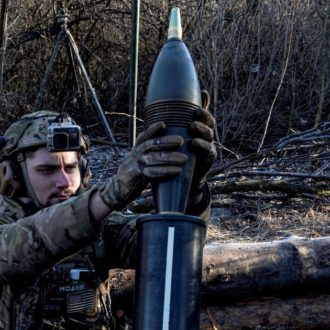 Copertina di Armi inviate gratis? Giorgia mente: già speso 1 miliardo