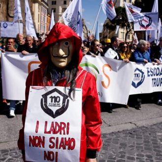 Copertina di Superbonus, migliaia a Roma: “Questo governo ci ha traditi”