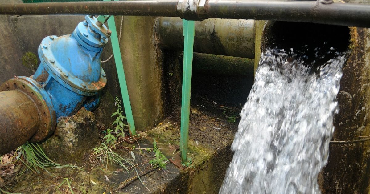 Acqua, gli investimenti dell’Italia lontani dalla media Ue: invasi vecchi, perdite di rete e scarso riuso dei reflui aggravano gli effetti della siccità