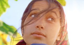 Copertina di Il frutto della tarda estate, il film della regista Erige Sehiri è una gemma di affascinante taglio e preziosa fattura