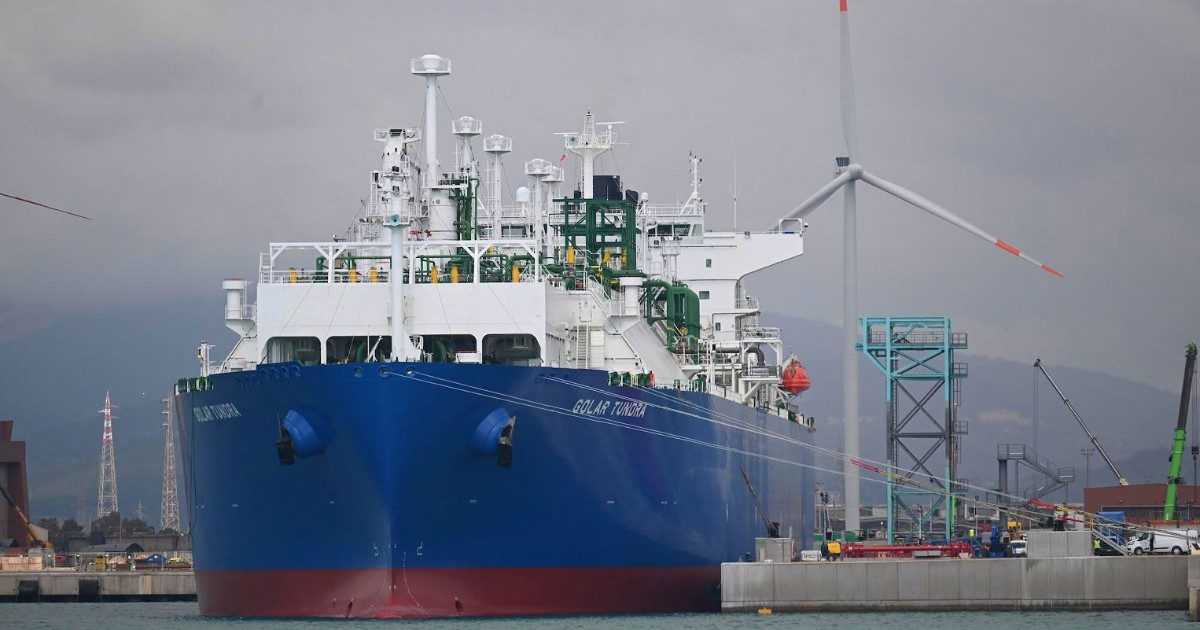 Rigassificatori, la lotta da Piombino al resto d’Italia: “La battaglia non è non averlo vicino ma perché la politica cambi rotta: stop soldi al fossile”