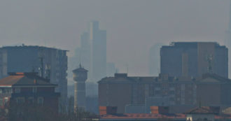 Copertina di Inquinamento in Lombardia, le prime misure (spot). Legambiente: “A Milano polveri sottili 24 volte più della soglia Oms”