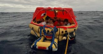 Copertina di Balena colpisce una barca a vela e la affonda, l’equipaggio resta 10 ore su un gommone in attesa dei soccorsi