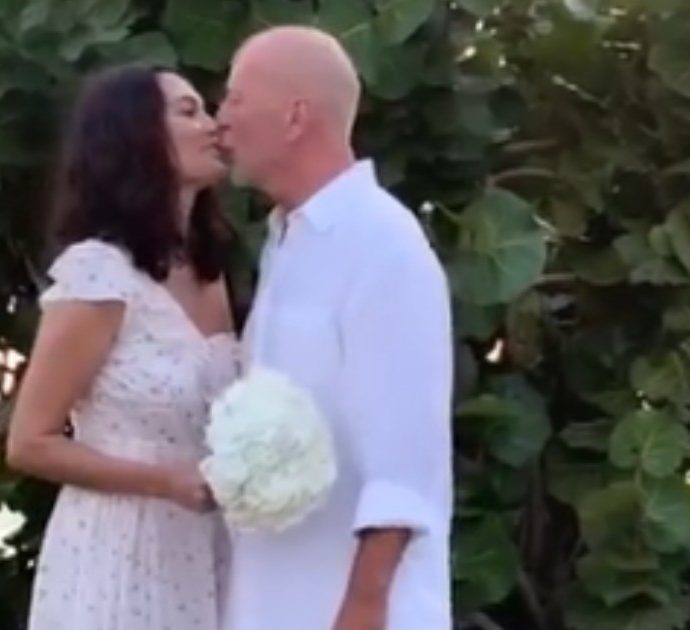 Bruce Willis e Emma Heming festeggiano 14 anni di matrimonio: il video e le commoventi parole della moglie