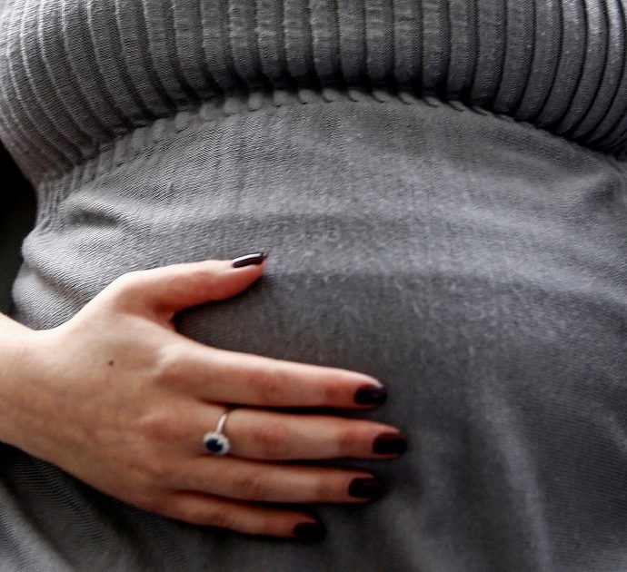 Donna di 33 anni partorisce due gemelli da embrioni fecondati 30 anni fa: ecco come è stato possibile