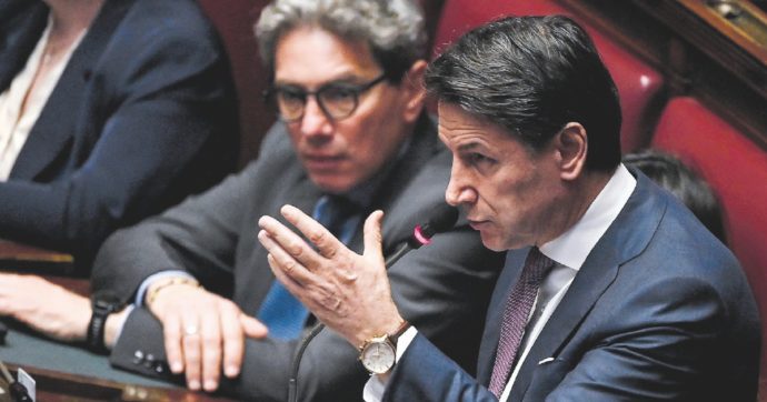 Copertina di Conte attacca: “L’Italia in guerra, la premier Meloni è una faccia di bronzo”