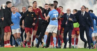 Copertina di Lazio-Roma, scontro anche negli spogliatoi tra i calciatori: “La smetti di fare il fenomeno?”