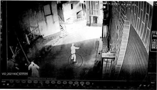 Testimone di un pestaggio, 18 colpi di pistola per la donna