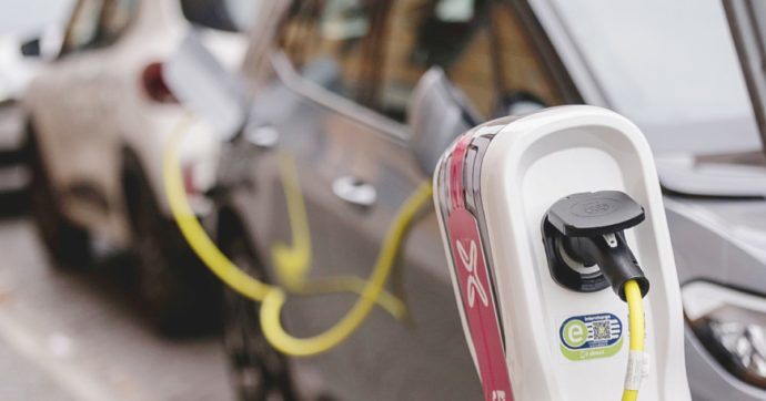 Copertina di Solo Suv o macchinoni: comprare un’utilitaria elettrica è una gimkana
