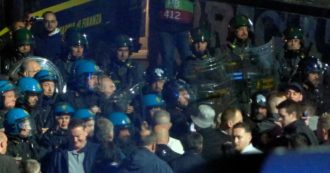 Copertina di Italia-Inghilterra, tensione tra la polizia e gli inglesi all’ingresso dello stadio di Napoli – Video