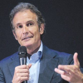 Copertina di Benetton:  i fondi  di Cdp investono nella sua società