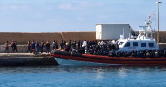Copertina di Sbarchi in Sicilia, oltre 200 migranti a Messina. In centinaia arrivano a Lampedusa – Video