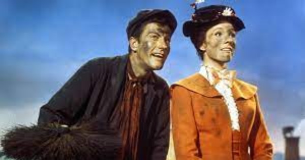 Paura per Dick Van Dyke, lo spazzacamino di Mary Poppins ha avuto un incidente stradale: si è schiantato in auto contro un cancello