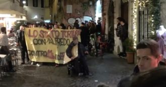 Copertina di A Roma corteo non autorizzato degli anarchici nelle vie di Trastevere. Manifestazione in un clima teso ma senza incidenti
