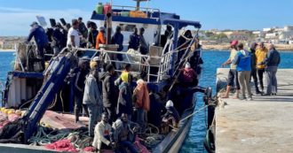Copertina di Lampedusa, arrestati i due presunti scafisti del naufragio del 12 luglio. Sono stati riconosciuti dai migranti a bordo