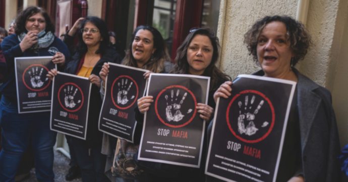 Mykonos, la sfida di Manolis punito dai pirati del cemento