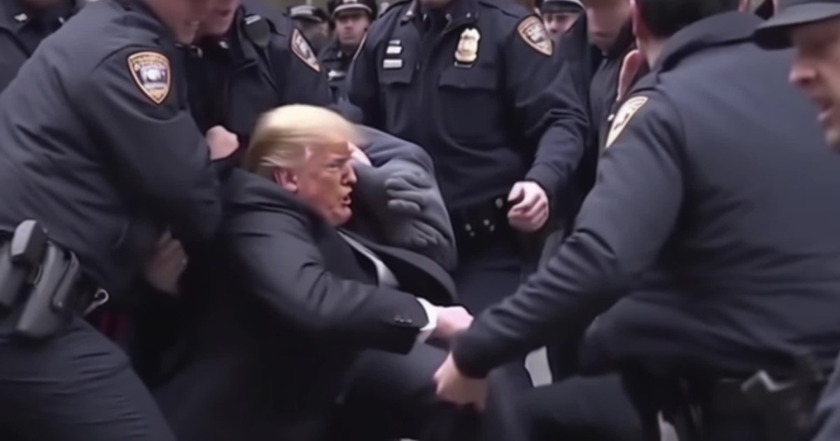 Donald Trump arrestato e trascinato via dalla polizia: le foto fanno il giro del mondo ma sono fake. L’autore: “Scherzavo, fatte con l’intelligenza artificiale”