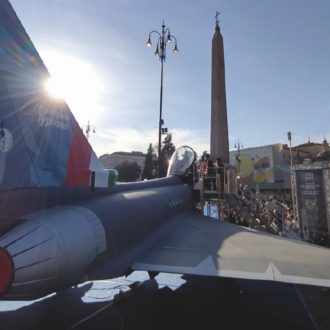 Copertina di “Papà, l’aereo spara?”. Alla fiera dei caccia bimbi, adulti e turisti
