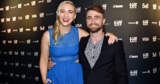 Copertina di Daniel Radcliffe, l’attore di Harry Potter diventa papà: ecco chi è la fidanzata Erin Darke
