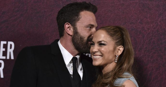 Ben Affleck a Che tempo che fa: “Mia moglie Jennifer Lopez ha sempre delle idee migliori delle mie. Poi fa alcune precisazione sul suo film: non parla di quello”