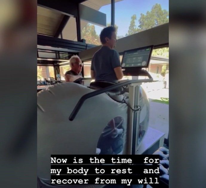 Jeremy Renner torna a camminare e posta il video della riabilitazione su Instagram