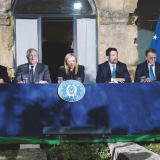 Copertina di Cutro val bene tre aerei: Falcon “privato” per Salvini