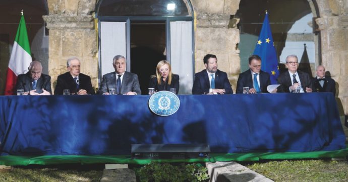 Cutro val bene tre aerei: Falcon “privato” per Salvini