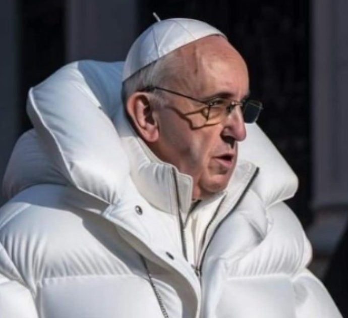 Papa Francesco “mentre drippa”: Bergoglio “gronda di stile” nella foto (fake) che sta facendo il giro della rete