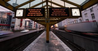 Copertina di Dai voli ai treni, lo sciopero paralizza la Germania: i lavoratori chiedono l’aumento dei salari
