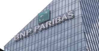 Copertina di Perquisite a Parigi le sedi delle principali banche francesi e di Hsbc. Indagini per riciclaggio ed evasione fiscale aggravata
