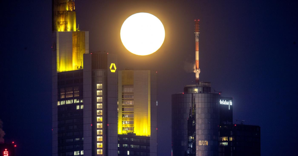 L’incubo nucleare nel rapporto annuale di Commerzbank. “Bomba atomica sulla sede di Francoforte” inserita tra le minacce