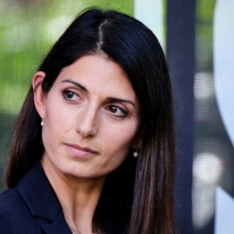 Copertina di Virginia Raggi: “A Roma i clan rialzano la testa, le istituzioni hanno allentato la presa”