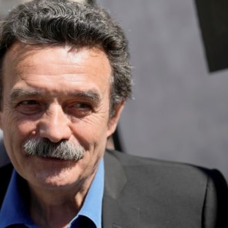 Copertina di Edwy Plenel: “Macron sta distruggendo la democrazia”