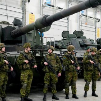 Copertina di Armi vecchie pagate per nuove: l’Estonia abusa del fondo Ue