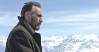 La destra detesta Rocco Schiavone, la Rai si adegua: la presentazione senza dirigenti