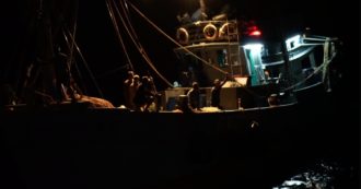 Reportage dagli oceani senza legge/2. Schiavitù, lavoro nero e pratiche vietate nella guerra per il pesce (che scarseggia sempre di più)