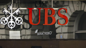 Copertina di Maxi multa da 145 milioni di dollari a Ubs negli Usa: “Gravi lacune nella vigilanza antiriciclaggio ed è recidiva”