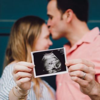 Copertina di Maternità surrogata, l’odissea delle coppie etero