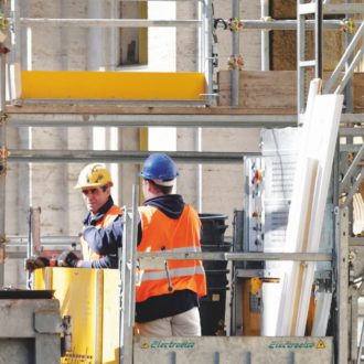 Copertina di Il 98% dei cantieri pubblici senza gara e subappalti liberi