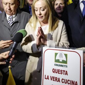 Copertina di Con la scusa dei ritardi sul Pnrr, sarà Far West sugli appalti: il Fatto del 30 marzo