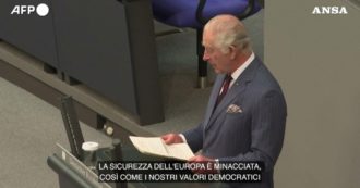 Copertina di Ucraina, Carlo III parla in tedesco al Bundestag: “La sicurezza dell’Europa è minacciata. Scioccati dalla terribile distruzione”