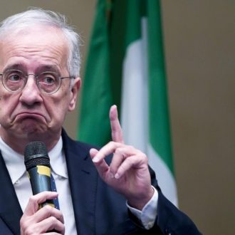 Copertina di “Il passato va protetto”: soprattutto da Veltroni