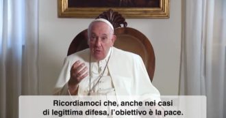 Copertina di Ucraina, il videomessaggio del Papa: “Anche nei casi di legittima difesa l’obiettivo è la pace. Può essere duratura solo senza armi”