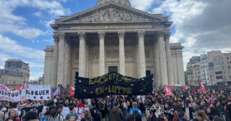 Copertina di Parigi, gli studenti di nuovo in corteo dopo lo sciopero generale: “Non accetteremo compromessi. Ora Macron deve ascoltarci”